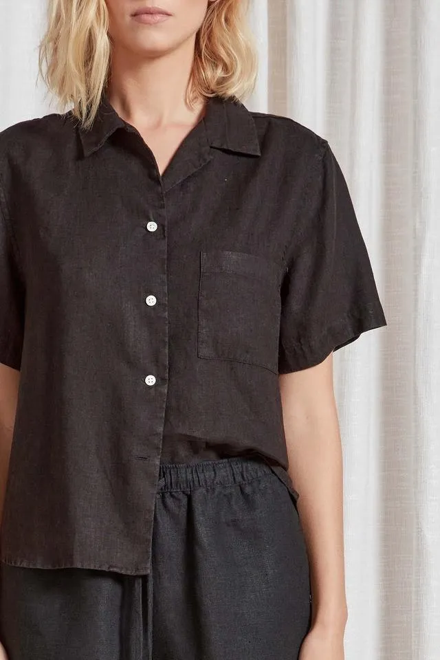 (W) Vacation Short Sleeve Linen Shirt in Black