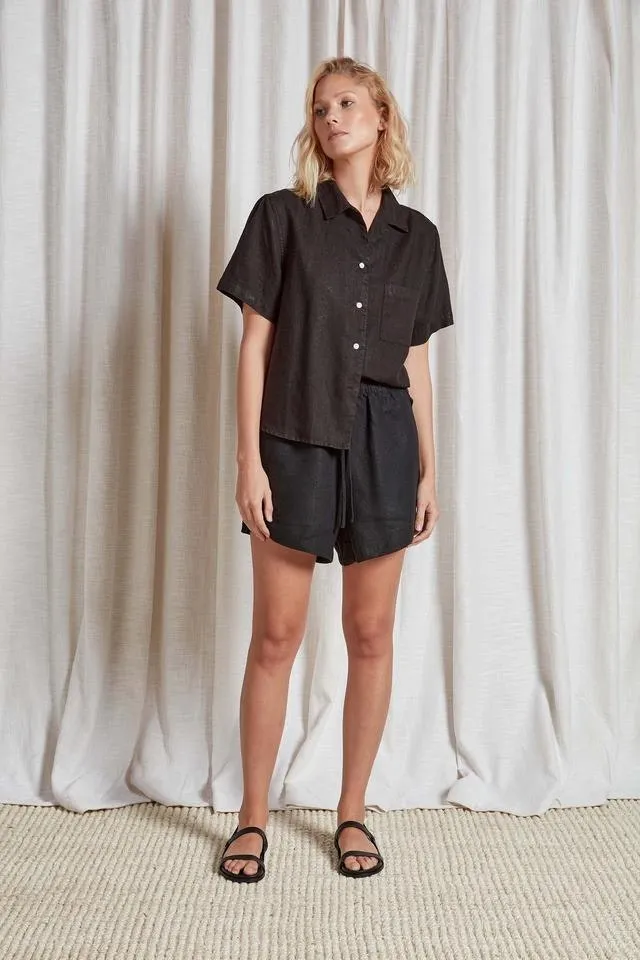 (W) Vacation Short Sleeve Linen Shirt in Black